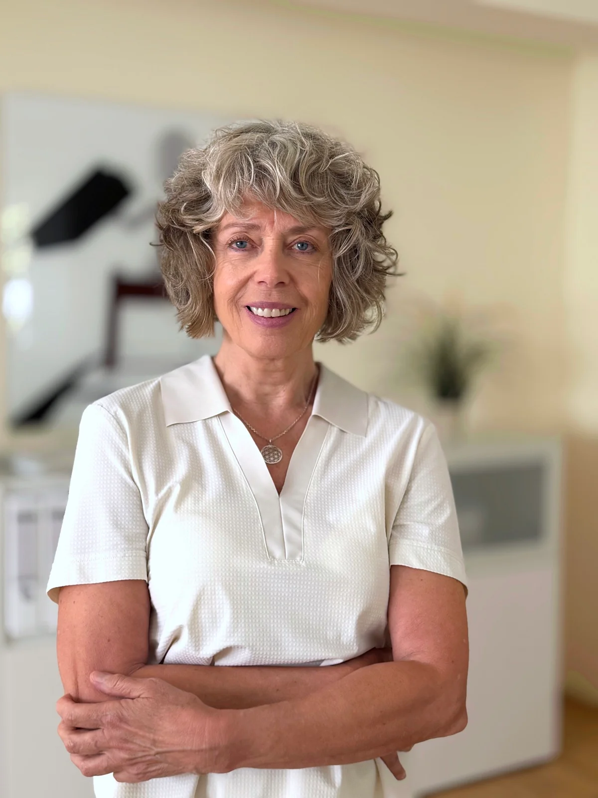 Porträt von Gabriele Schick-Mahlstein in ihrer Praxis